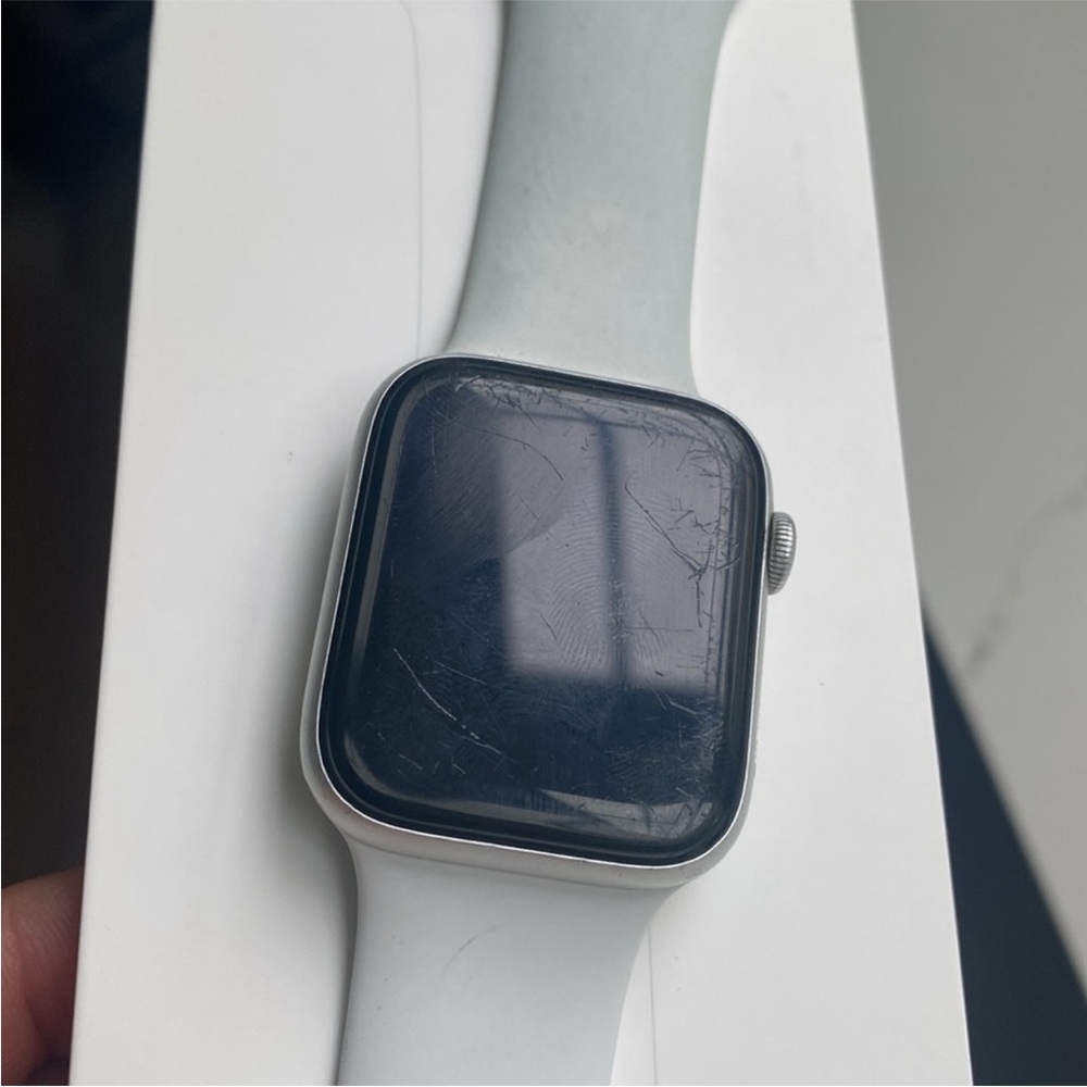 Apple Watch 44 MM Series 4 Silver Aluminum Case White Sport Band - Picture 13 of 16